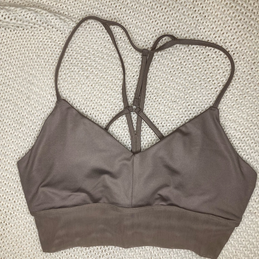 Alo Lavish Bra in Glossy Gravel